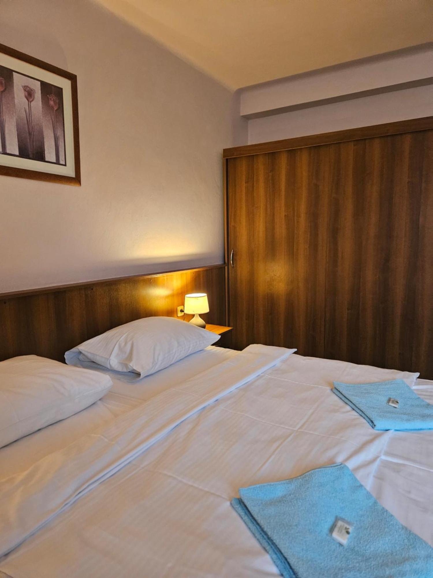 Hotel Trim 파르두비체 외부 사진