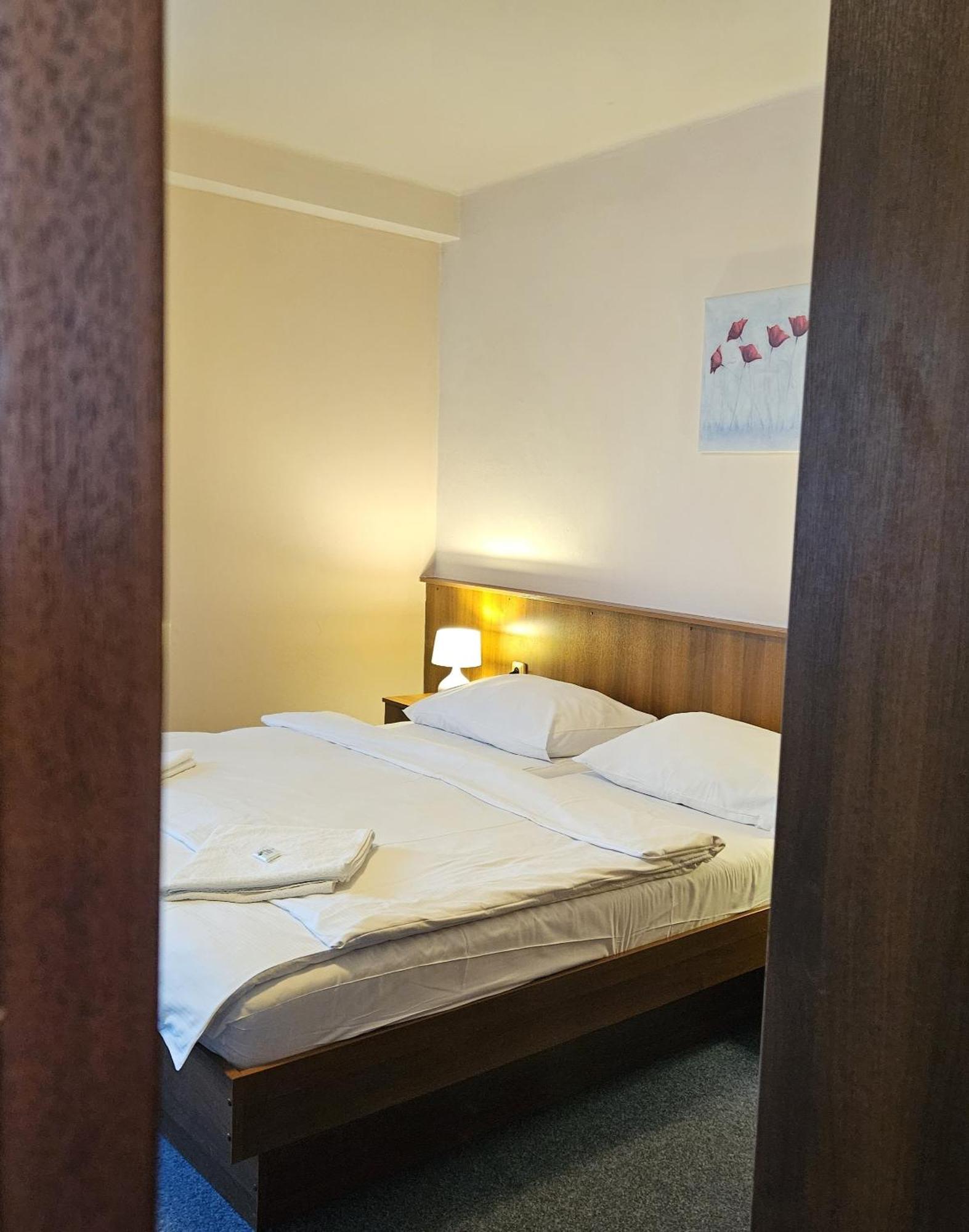 Hotel Trim 파르두비체 외부 사진